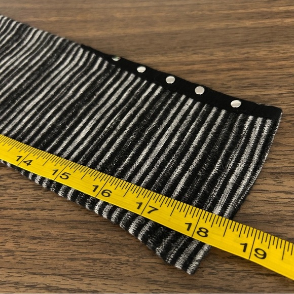 ❤️ White House Black Market Striped Chevron Long Sleeve Stretch Knit Top Small - Picture 11 of 11